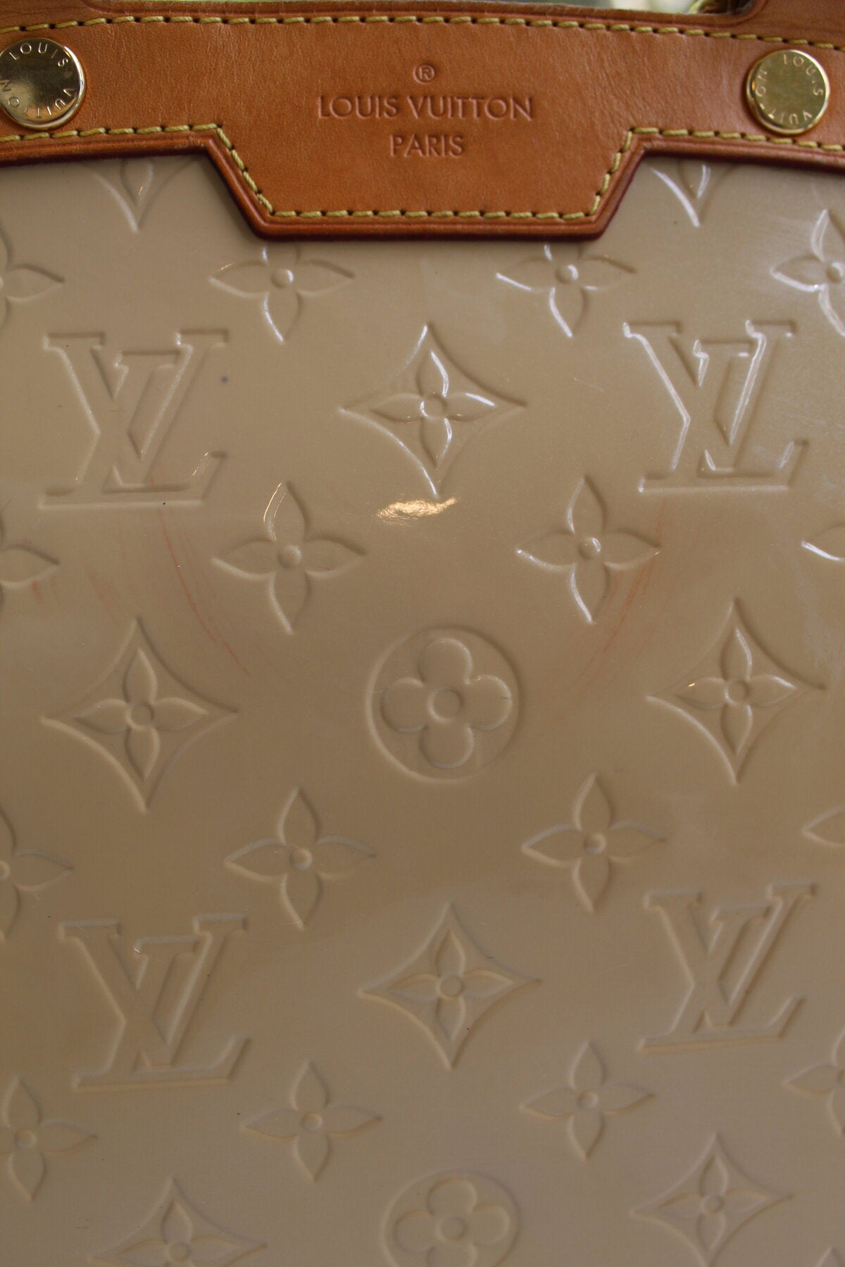 Louis Vuitton Brea MM, Vernis Monogram Leather  Beige